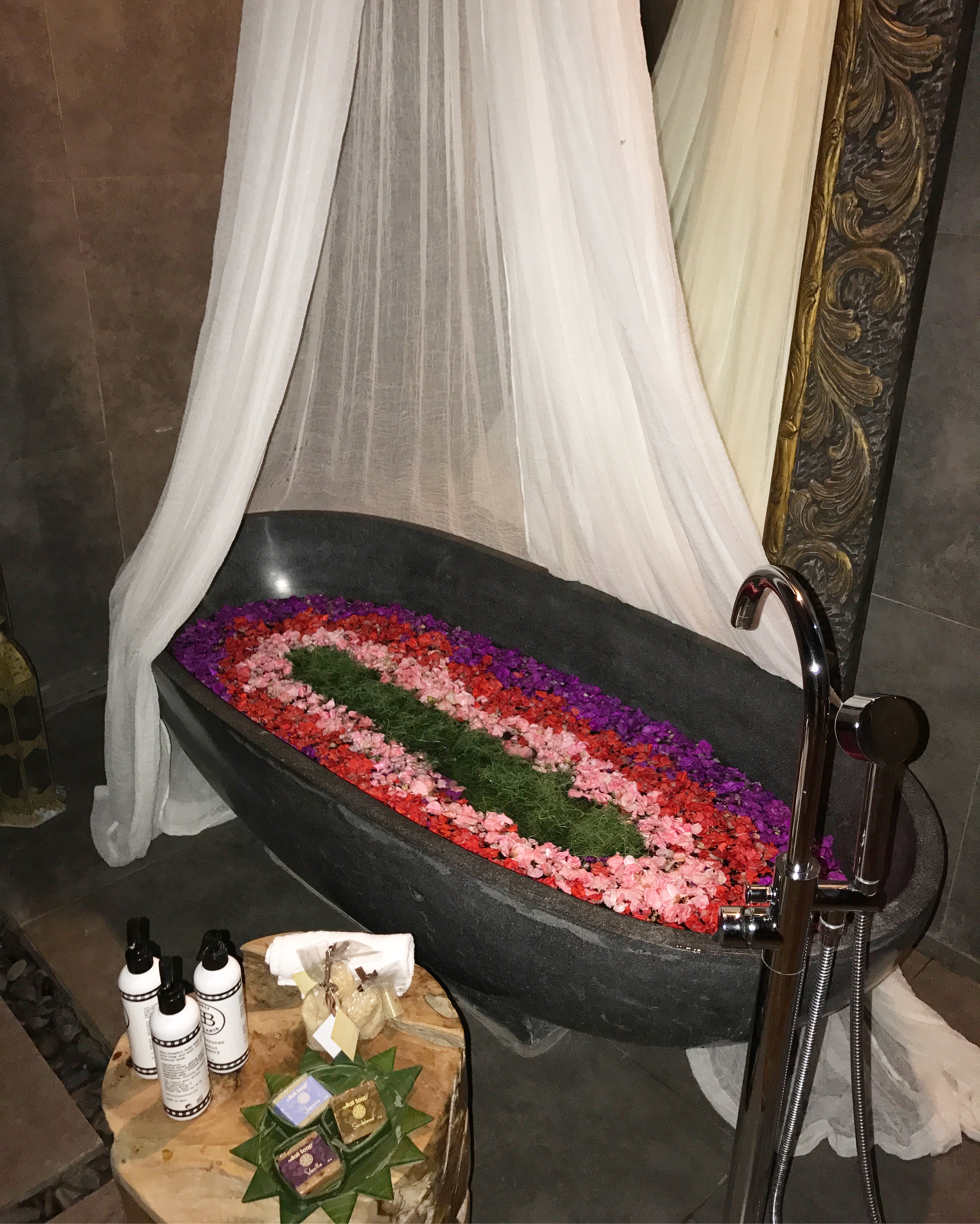 Bali - Bliss Sanctuary Canggu - Surprise Flower Bath